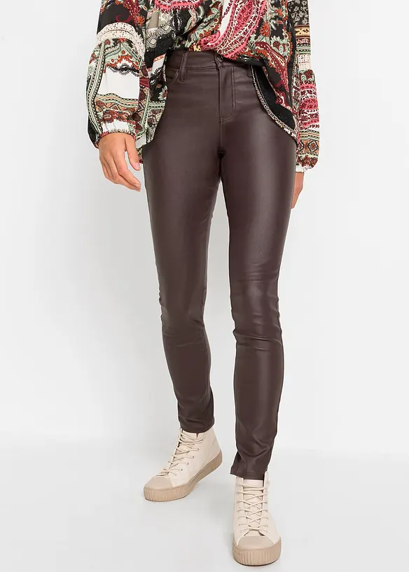 Stretch-Hose aus Viskose-Mix in braun von vorne - bonprix