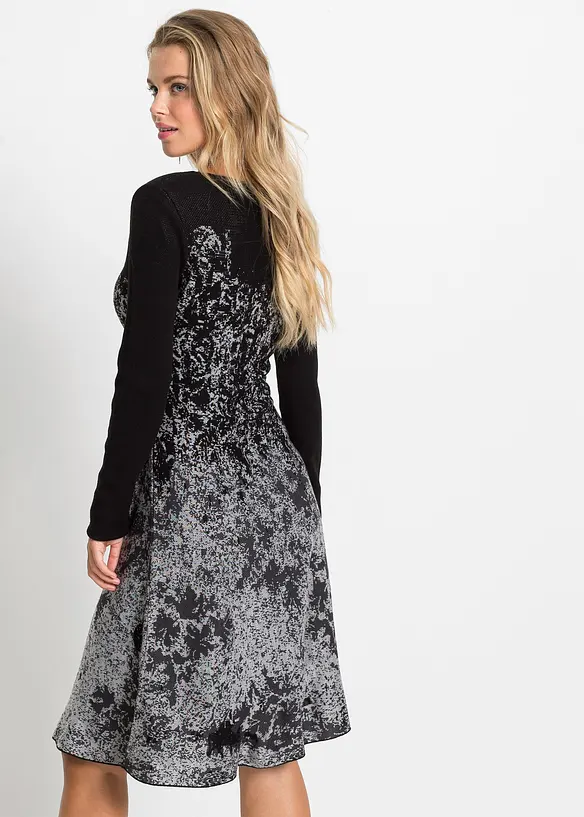 Ausgestelltes Jacquard-Strickkleid in schwarz von hinten (Totalaufnahme) - bonprix