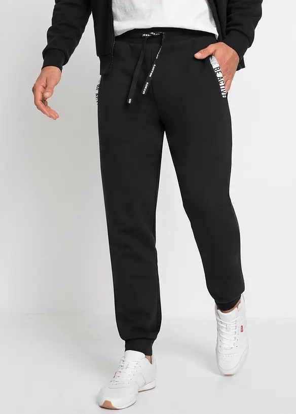 Jogginghose in Regular Fit in schwarz von vorne - bonprix