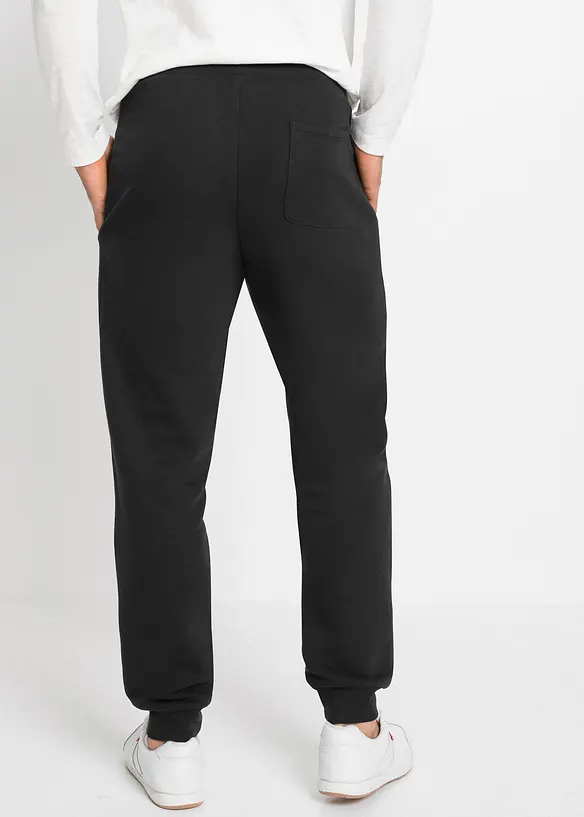 Jogginghose in Regular Fit in schwarz von hinten - bonprix