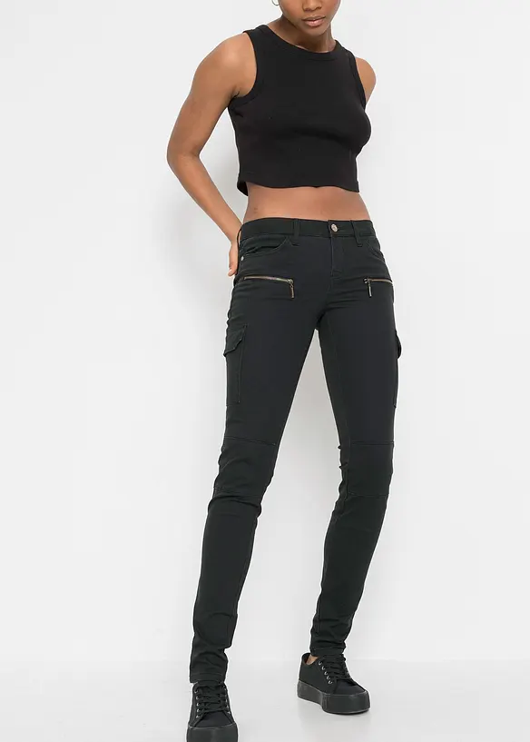 Cargohose aus elastischem Baumwoll-Mix in schwarz von vorne - bonprix