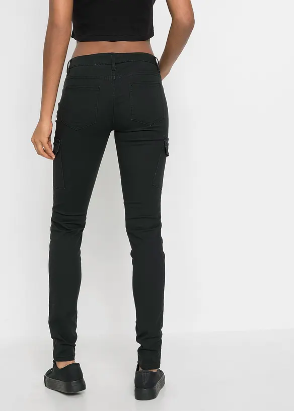 Cargohose aus elastischem Baumwoll-Mix in schwarz von hinten - bonprix