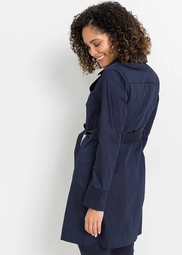 Trenchcoat aus Baumwolle in blau von hinten (Totalaufnahme) - bonprix