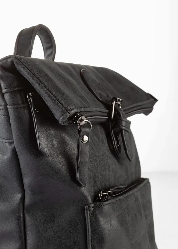Rucksack mit Außentasche und Schnallendetail in schwarz von hinten - bonprix