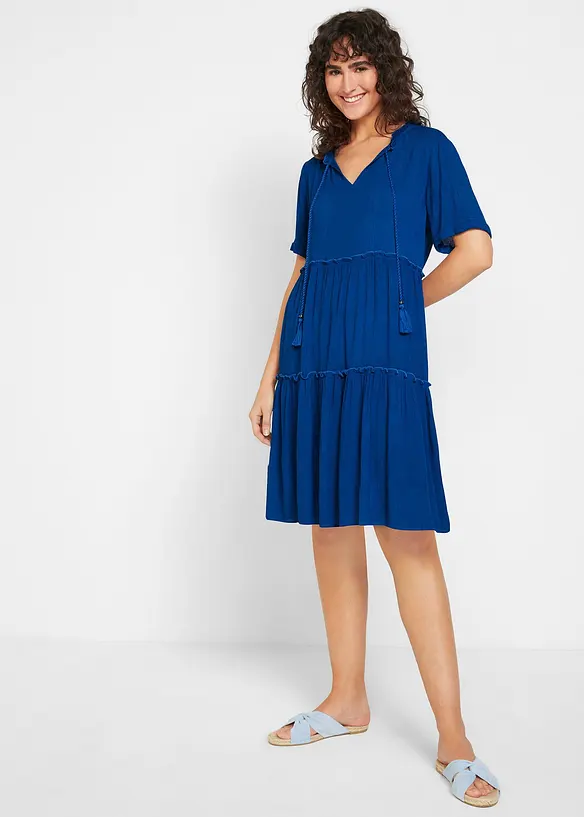Knieumspielendes Kleid aus strukturierter Viskose in blau von vorne (Totalaufnahme) - bonprix Knieumspielendes Kleid aus strukturierter Viskose in blau von vorne (Totalaufnahme) - bonprix