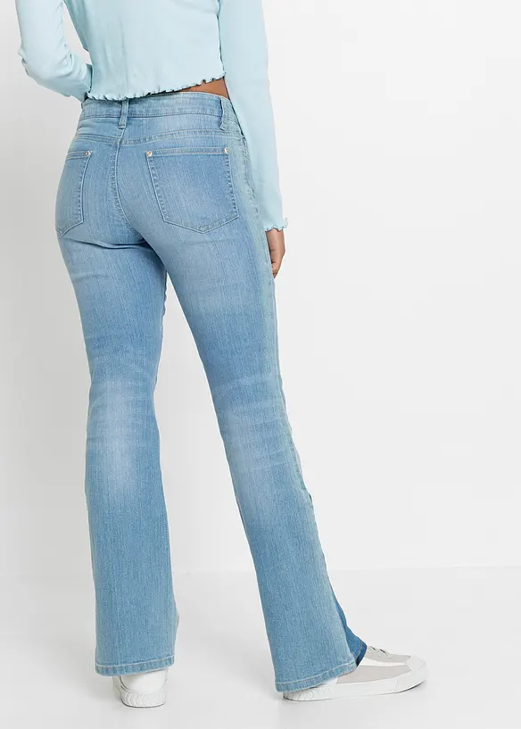 Flared-Jeans Mid Waist in blau von hinten - bonprix
