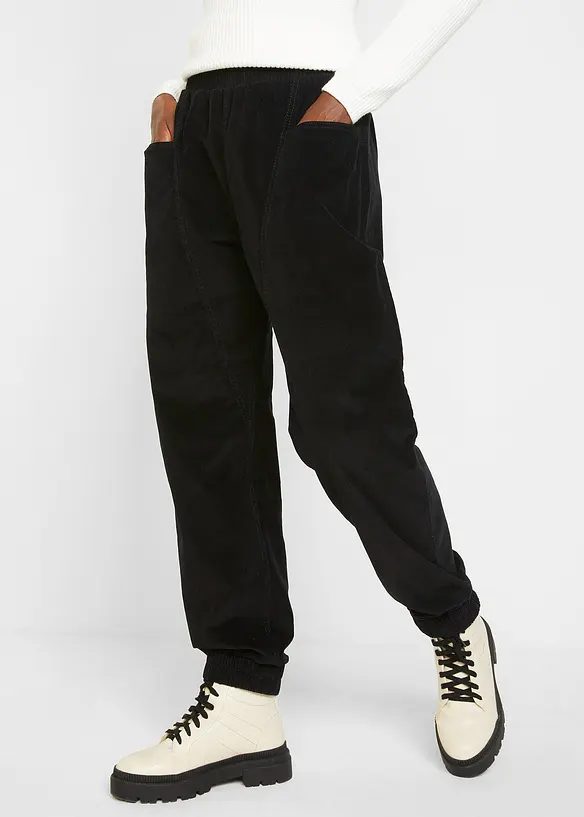 Cordhose aus Baumwoll-Mix in schwarz von vorne - bonprix