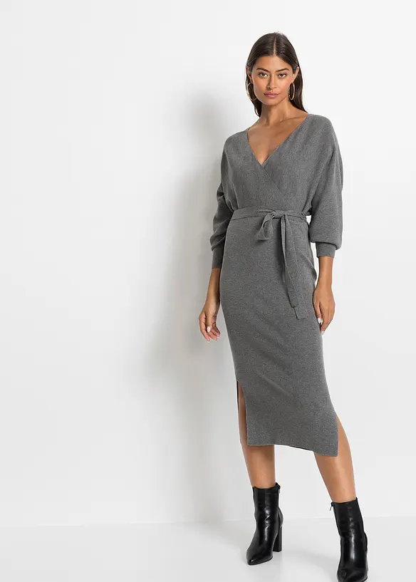 Strickkleid aus fließendem Viskose-Mix in grau von vorne (Totalaufnahme) - bonprix