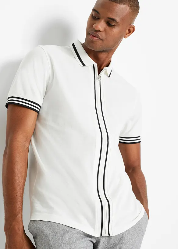 Piqué-Poloshirt mit Reißverschluss aus reiner Baumwolle in weiß von vorne (im Anschnitt) - bonprix