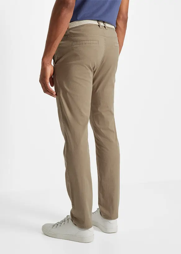 Regular Fit Chinohose mit Dehnbund und Gürtel, Straight in grün von hinten - bonprix