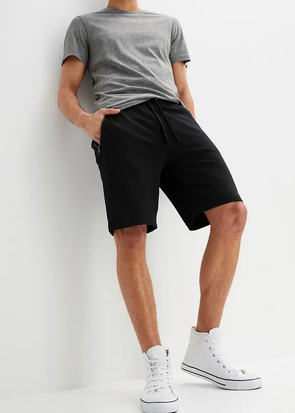Sweat-Bermuda mit Reißverschlusstaschen in Regular Fit in schwarz von vorne - bonprix