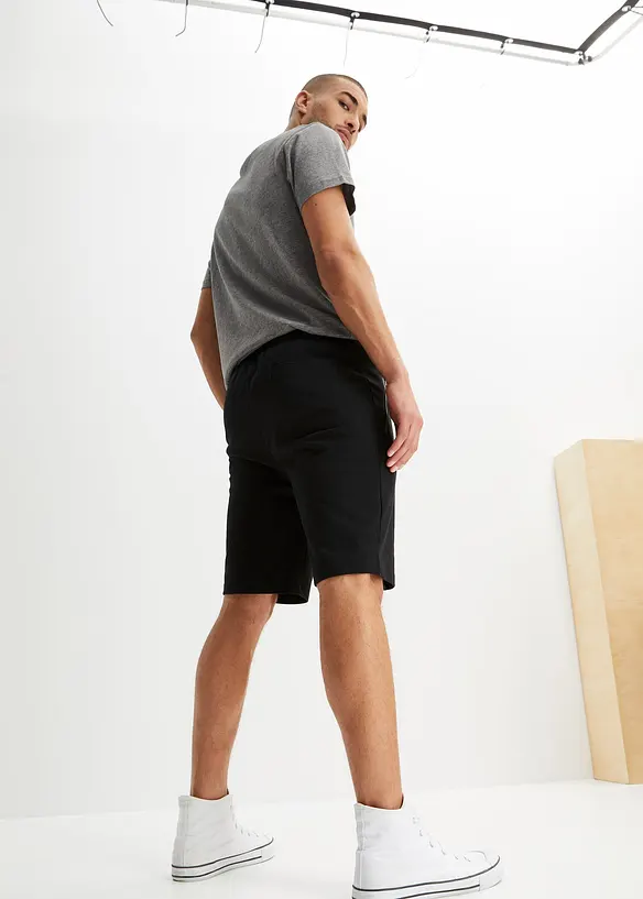Sweat-Bermuda mit Reißverschlusstaschen in Regular Fit in schwarz von hinten - bonprix