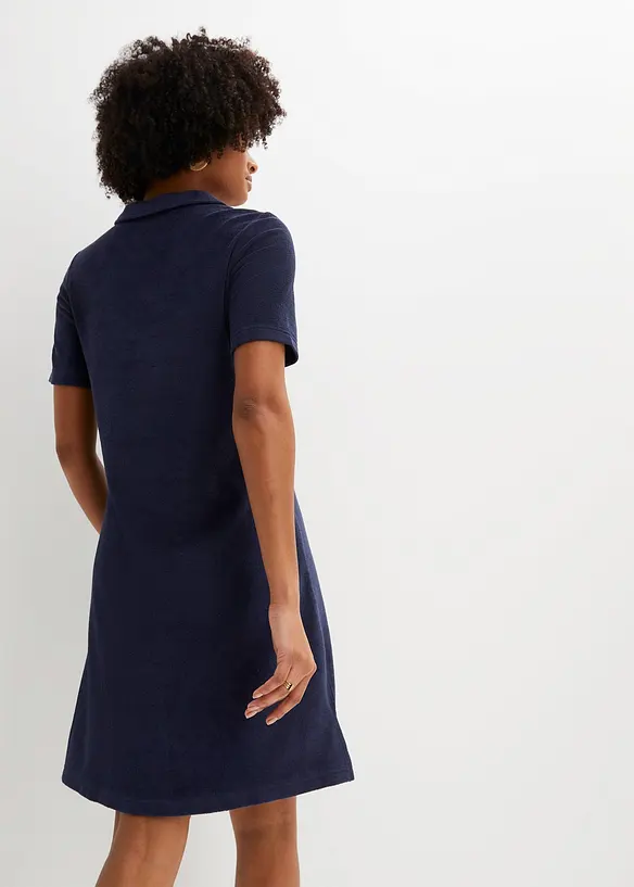 Knieumspielendes Frottee-Kleid mit Polokragen in blau von hinten (Totalaufnahme) - bonprix