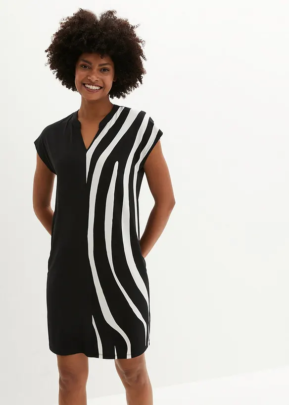 Shirtkleid in schwarz von vorne (Totalaufnahme) - bonprix