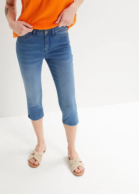 Capri-Ultra-Soft-Jeans in blau von vorne - bonprix