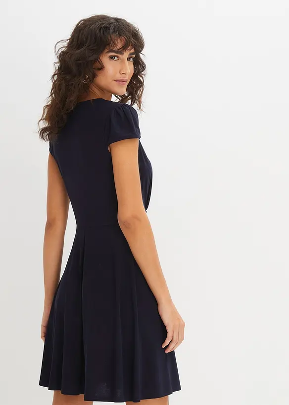 Jerseykleid mit dekorativer Schließe in blau von hinten (Totalaufnahme) - bonprix Jerseykleid mit dekorativer Schließe in blau von hinten (Totalaufnahme) - bonprix