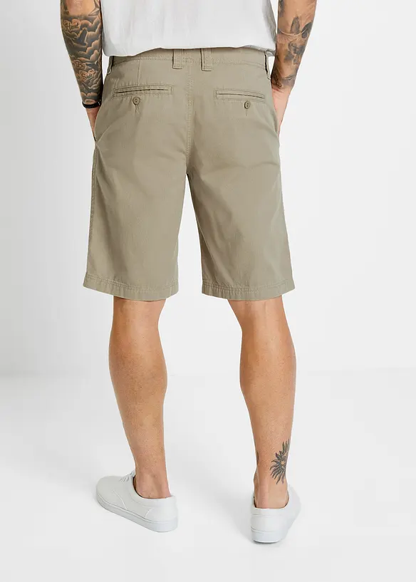Chino-Bermuda aus reiner Baumwolle in Regular-Fit in grün von hinten - bonprix