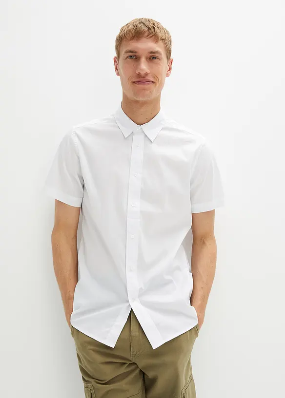 Stretch-Kurzarmhemd in Slim Fit in weiß von vorne (im Anschnitt) - bonprix