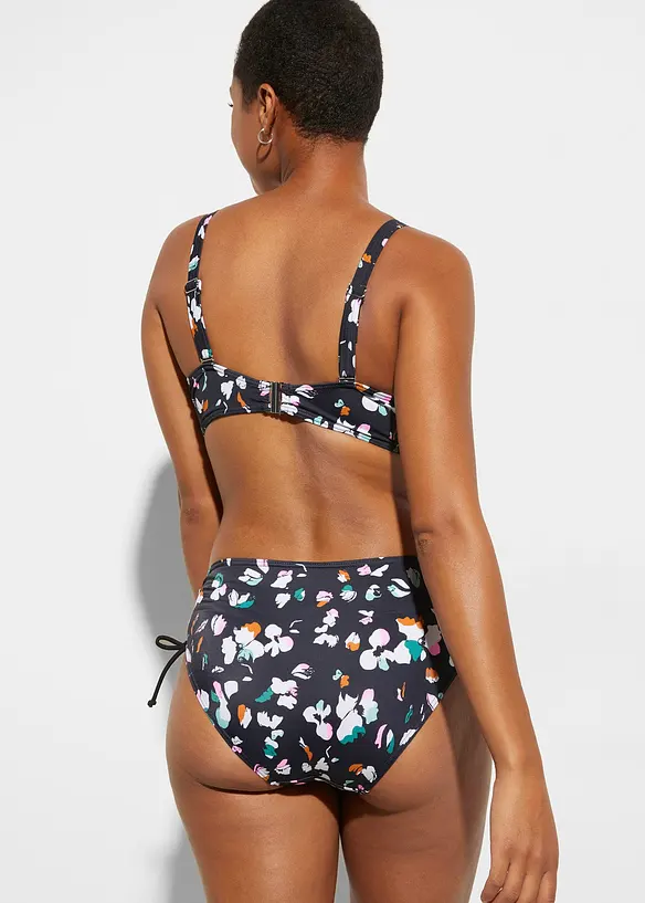 Minimizer-Bikini mit Bindebändern (2-tlg.Set) in schwarz von hinten (Totalaufnahme) - bonprix