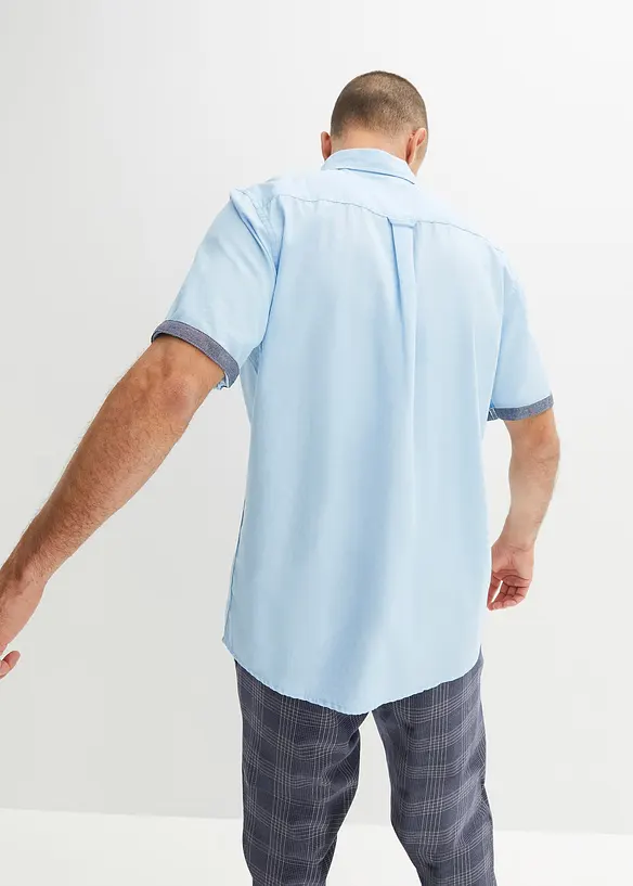 Oxford-Kurzarmhemd aus Baumwolle in Regular Fit in blau von hinten (im Anschnitt) - bonprix