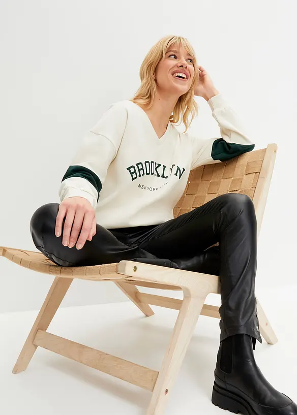 Oversize-Sweatshirt aus Baumwoll-Mix in beige von vorne (im Anschnitt) - bonprix