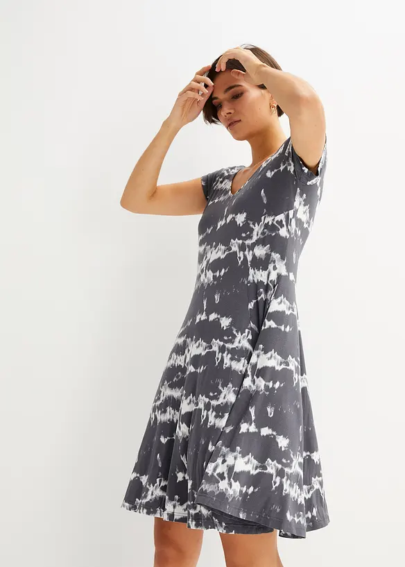 Shirtkleid aus fließender Viskose in grau von vorne (Totalaufnahme) - bonprix Shirtkleid aus fließender Viskose in grau von vorne (Totalaufnahme) - bonprix