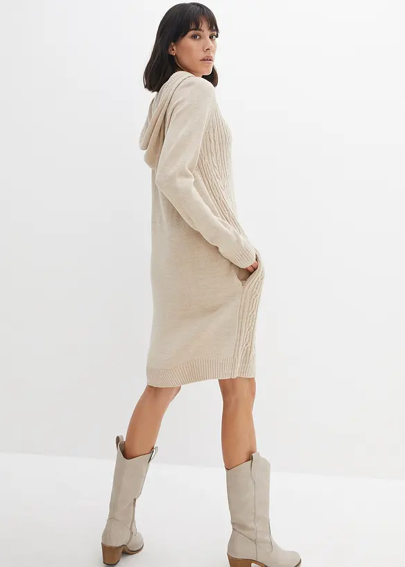 Kapuzen-Strickkleid mit Zopfmuster in beige von hinten (Totalaufnahme) - bonprix Kapuzen-Strickkleid mit Zopfmuster in beige von hinten (Totalaufnahme) - bonprix