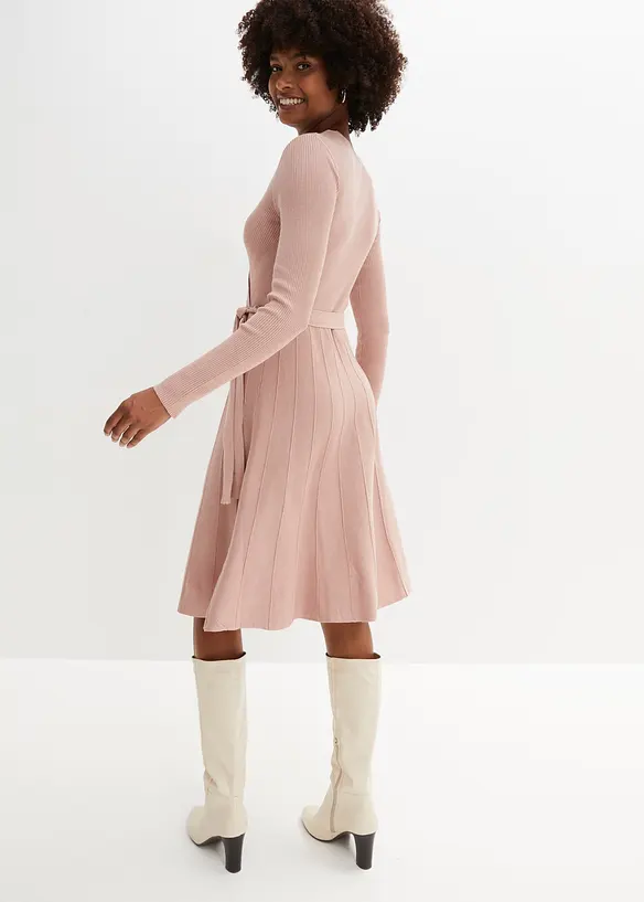 Strickkleid aus Viskose-Mix in rosa von hinten (Totalaufnahme) - bonprix