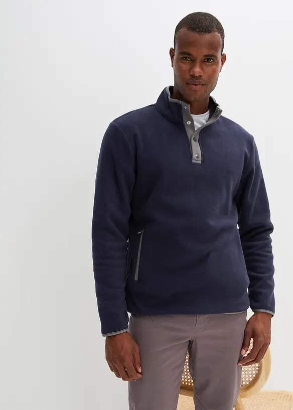 Troyer-Fleeceshirt mit seitlichen Taschen in blau von vorne (im Anschnitt) - bonprix