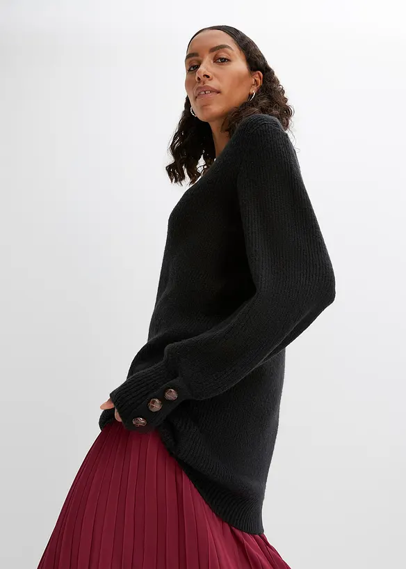 Longpullover mit Knöpfen in schwarz von vorne (im Anschnitt) - bonprix