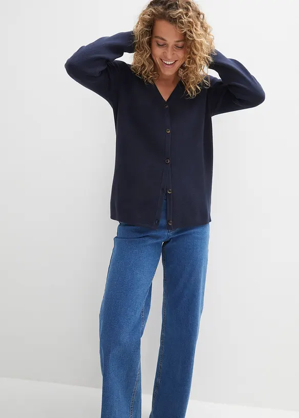 Feinstrickjacke in blau von vorne (im Anschnitt) - bonprix