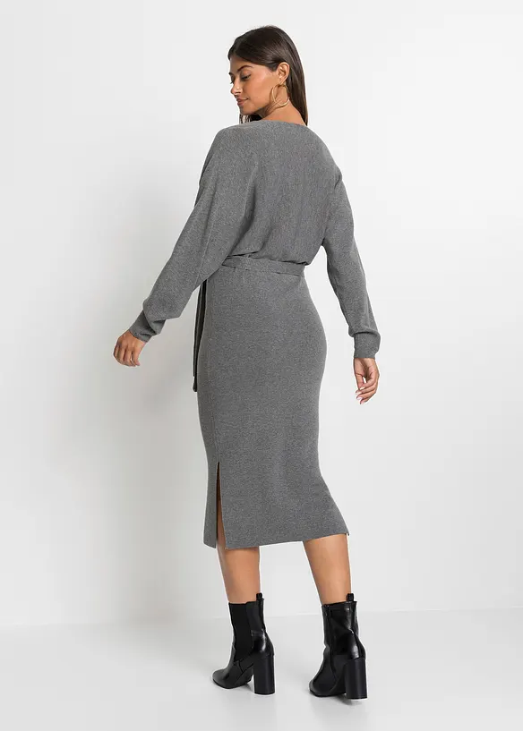 Strickkleid aus fließendem Viskose-Mix in grau von hinten (Totalaufnahme) - bonprix