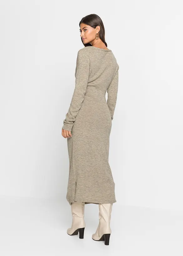 Midi-Strickkleid in beige von hinten (Totalaufnahme) - bonprix Midi-Strickkleid in beige von hinten (Totalaufnahme) - bonprix