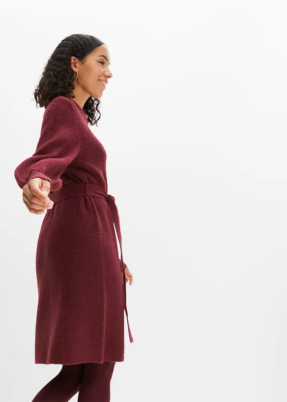 Strickkleid in rot von vorne (Totalaufnahme) - bonprix