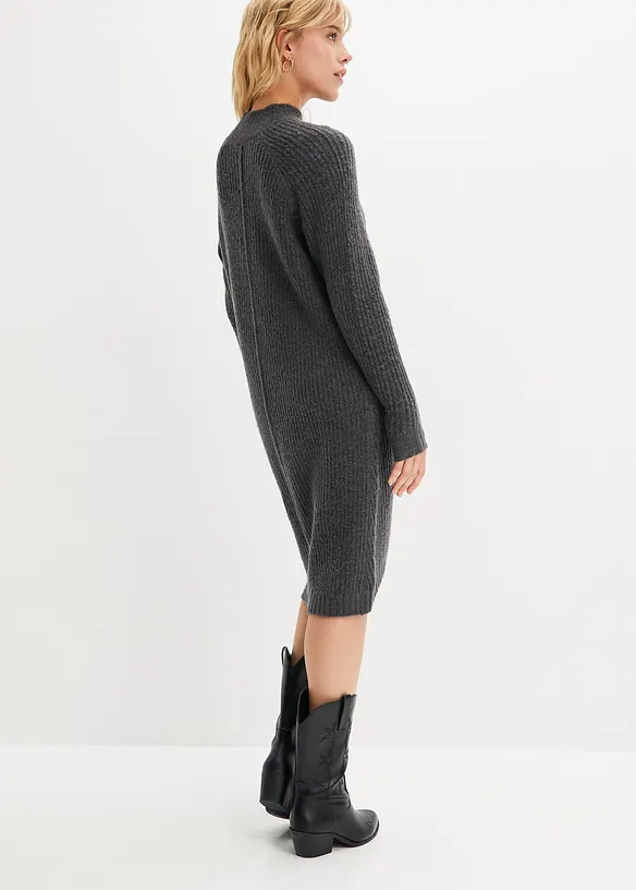Strickkleid mit Vokuhila-Saum in grau von hinten (Totalaufnahme) - bonprix