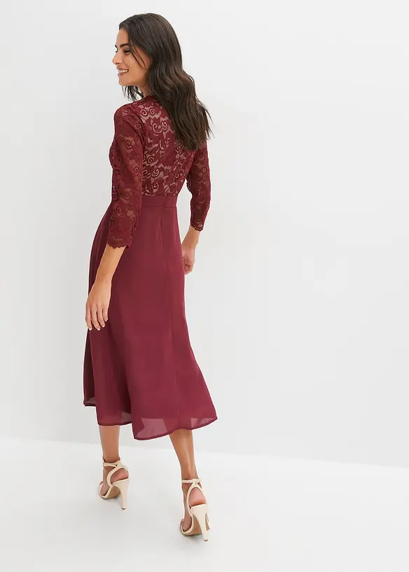 Chiffonkleid mit Spitze in rot von hinten (Totalaufnahme) - bonprix