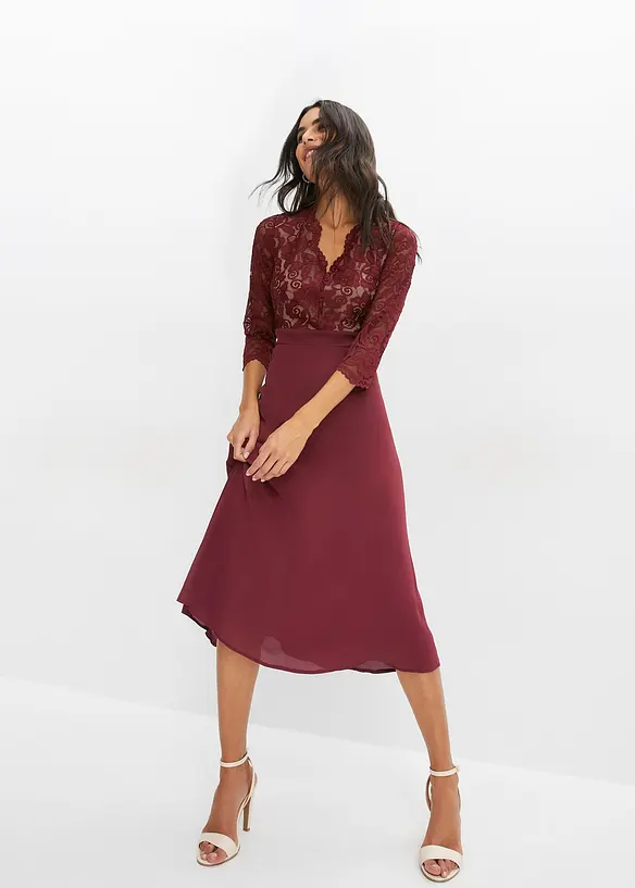 Chiffonkleid mit Spitze in rot von vorne (Totalaufnahme) - bonprix