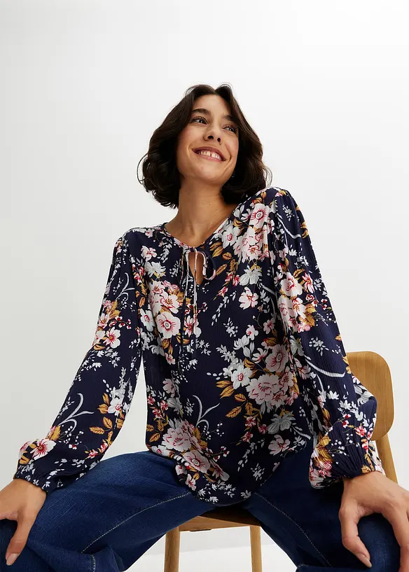 Bluse aus fließender Viskose in blau von vorne (im Anschnitt) - bonprix Bluse aus fließender Viskose in blau von vorne (im Anschnitt) - bonprix