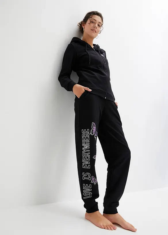 Loungewear Hausanzug aus Sweatware in schwarz von vorne (Totalaufnahme) - bonprix