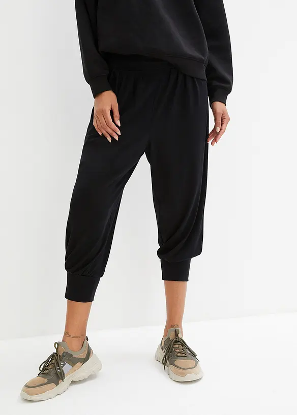 Loungewear Haremshose in Caprilänge in schwarz von vorne - bonprix