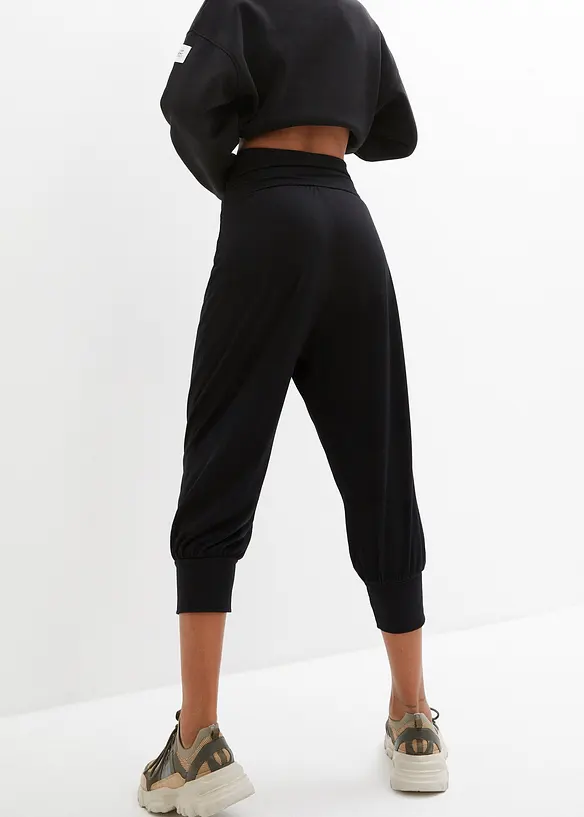 Loungewear Haremshose in Caprilänge in schwarz von hinten - bonprix