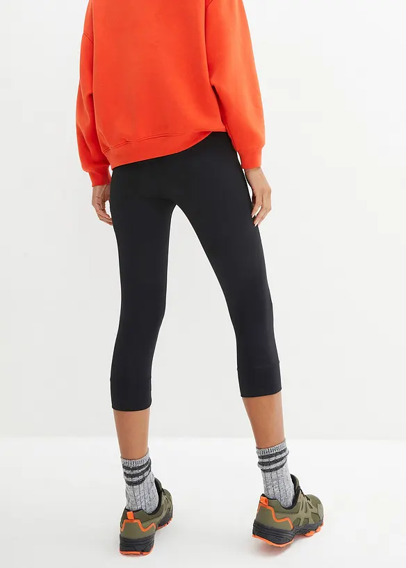 Sport-Caprileggings, schnelltrocknend in schwarz von hinten - bonprix Sport-Caprileggings, schnelltrocknend in schwarz von hinten - bonprix