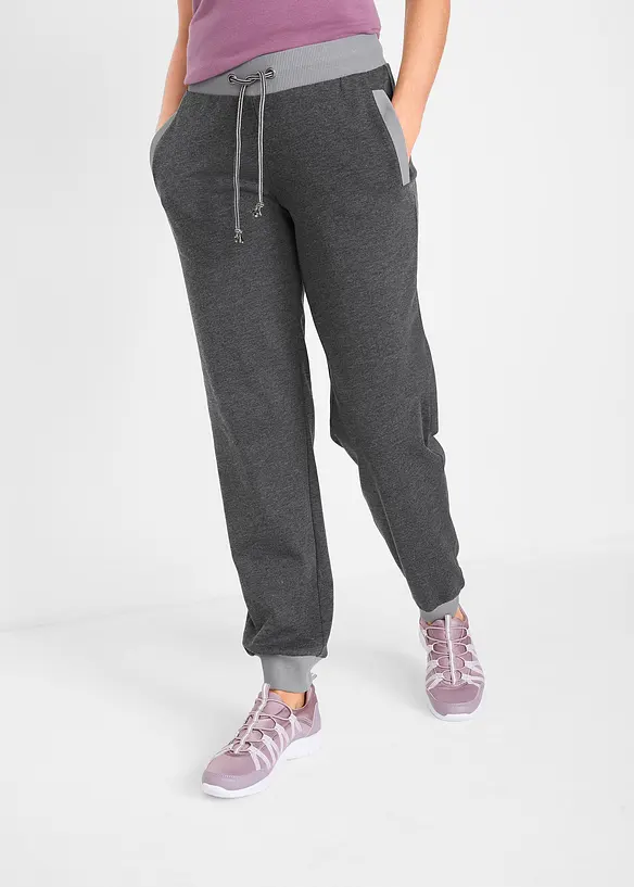 Jogginghose mit Kontrastbündchen in schwarz von vorne - bonprix Jogginghose mit Kontrastbündchen in schwarz von vorne - bonprix