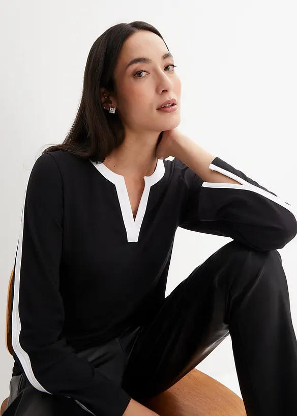 Langarmshirt mit Schlitz in schwarz von vorne (im Anschnitt) - bonprix