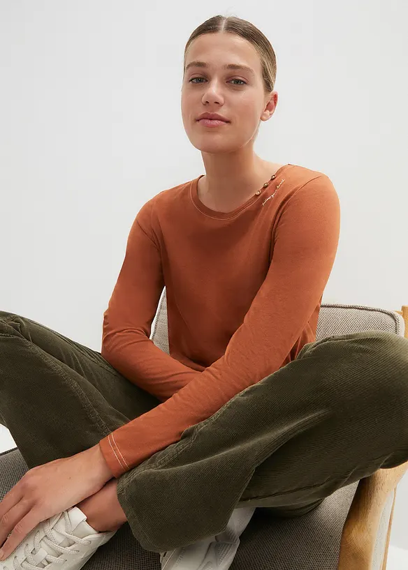 Langarmshirt mit Zierknöpfen in braun von vorne (im Anschnitt) - bonprix Langarmshirt mit Zierknöpfen in braun von vorne (im Anschnitt) - bonprix