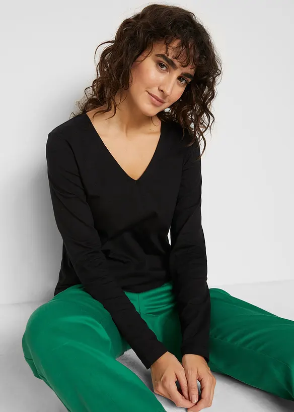 Langarmshirt mit reiner Bio-Baumwolle in schwarz von vorne (im Anschnitt) - bonprix