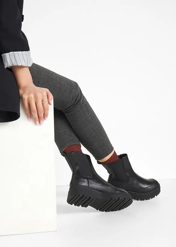 Chelsea-Boots mit Profilsohle in schwarz - bonprix