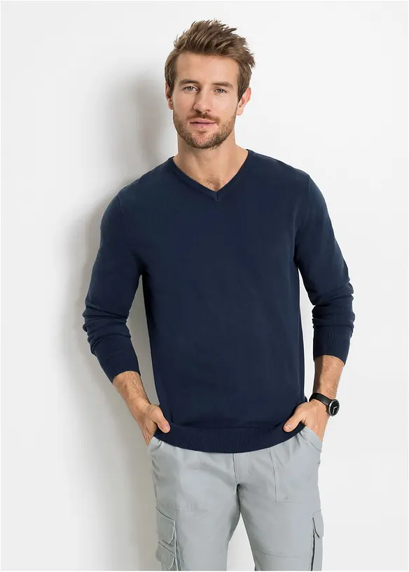 Feinstrickpullover aus weichem Baumwollmix in blau von vorne (im Anschnitt) - bonprix