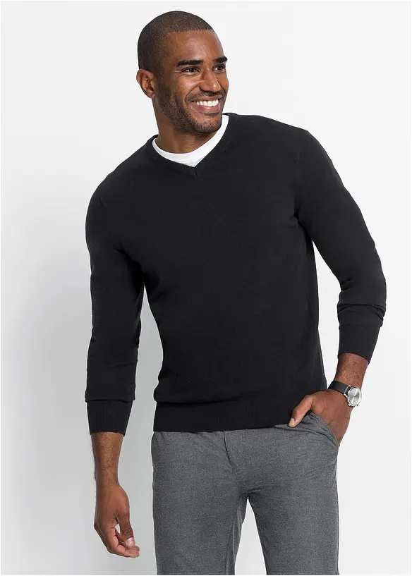 Feinstrickpullover aus weichem Baumwollmix in schwarz von vorne (im Anschnitt) - bonprix