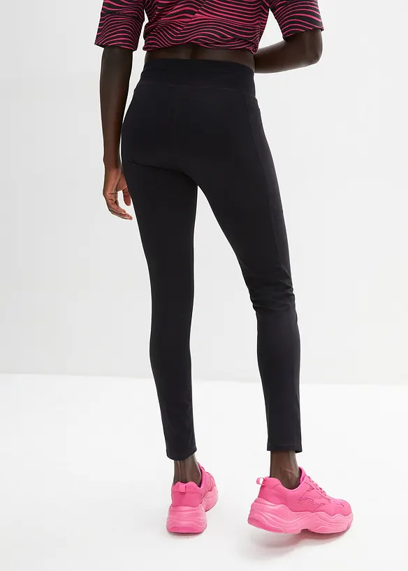 Ultrasofte Sport-Leggings mit seitlichen Taschen, knöchelfrei in schwarz von hinten - bonprix Ultrasofte Sport-Leggings mit seitlichen Taschen, knöchelfrei in schwarz von hinten - bonprix
